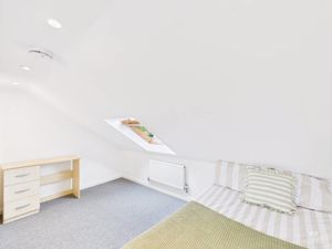 bedroom - click for photo gallery